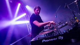  MG 7025 Groove Circle