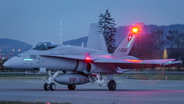  MG 7881 FA18 Payerne nocturne