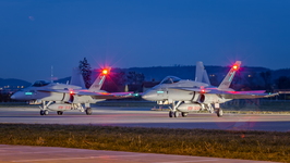  MG 7883 FA18 Payerne nocturne